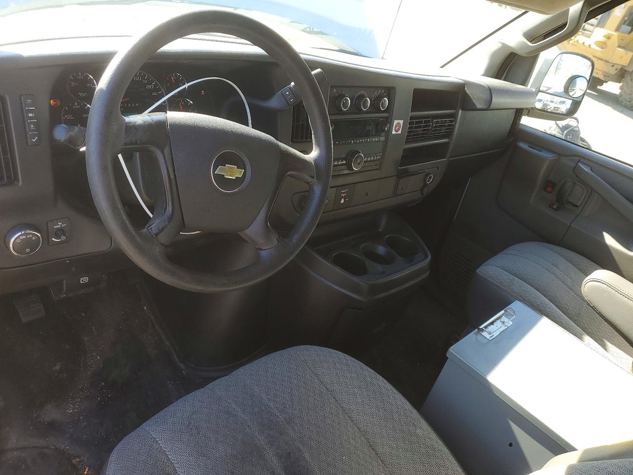 CHEVROLET EXPRESS G2500 2016 — 9