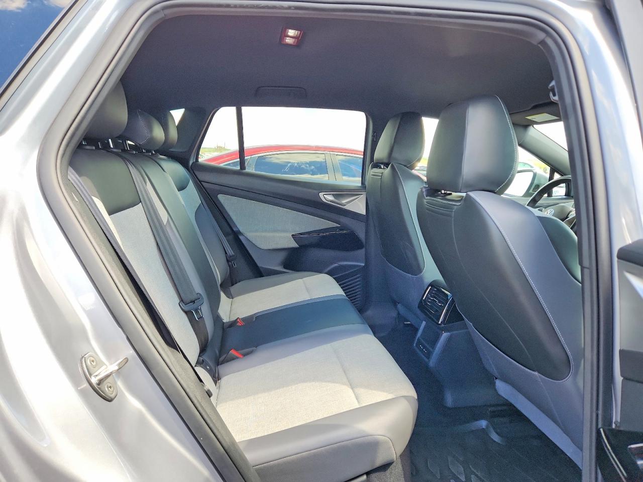VOLKSWAGEN ID.4 2023 — 12