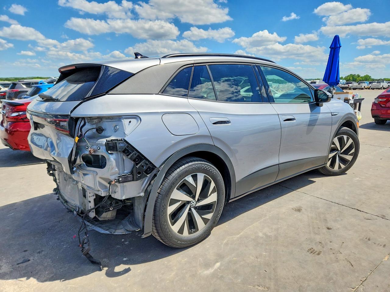 VOLKSWAGEN ID.4 2023 — 4