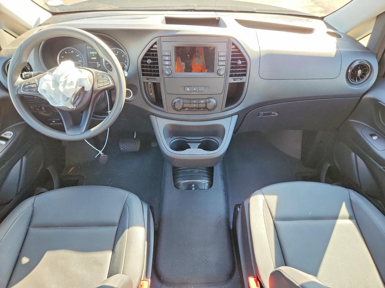 MERCEDES-BENZ METRIS 2023 — 9