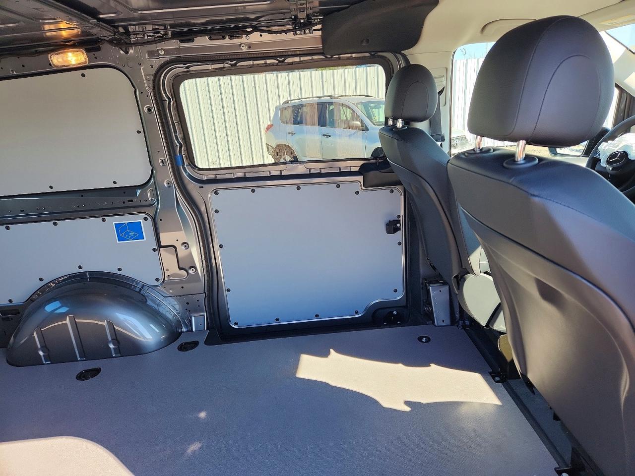 MERCEDES-BENZ METRIS 2023 — 12