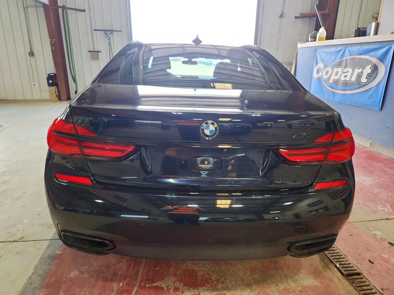 BMW 750 2017 — 7