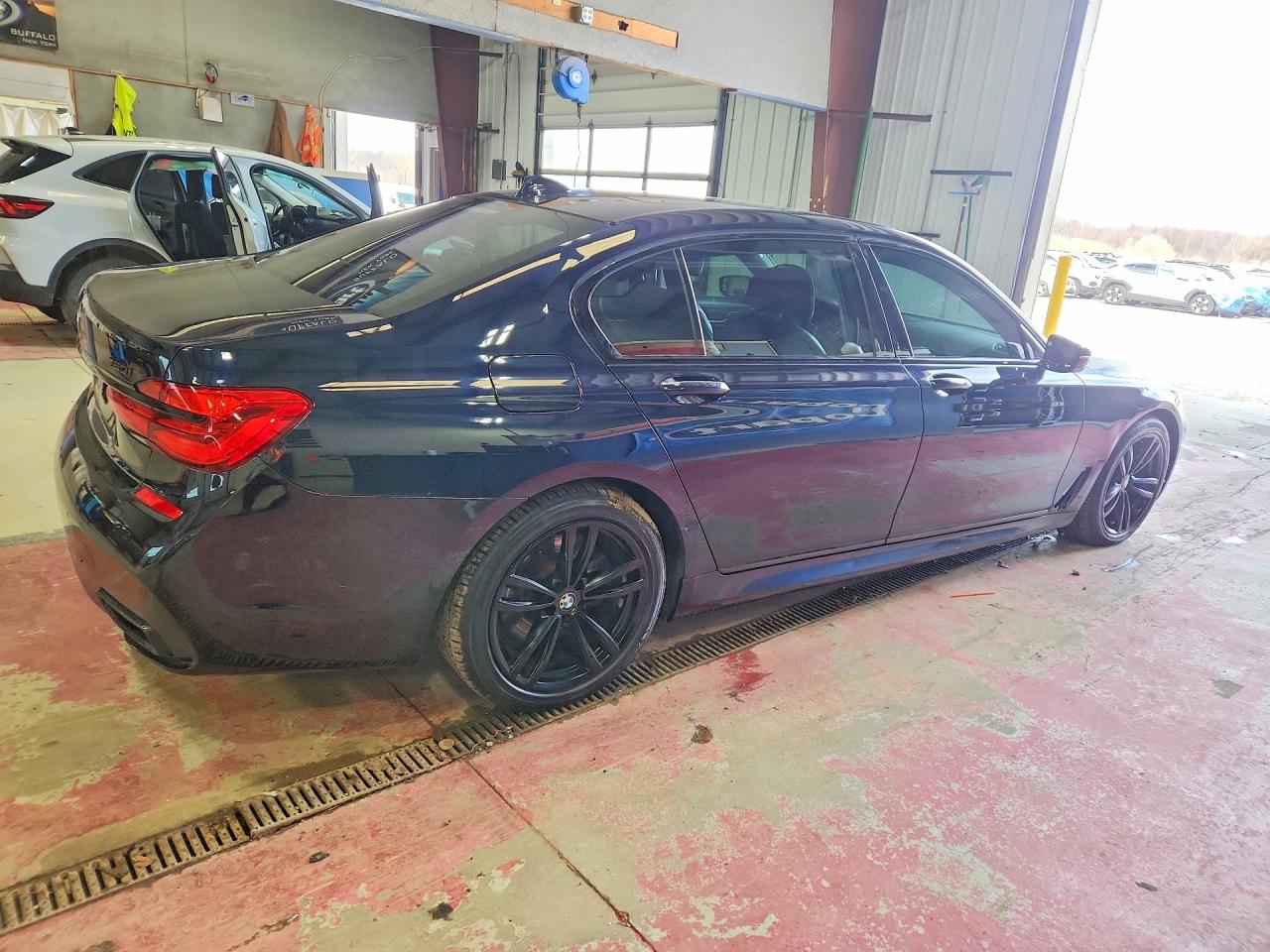BMW 750 2017 — 4