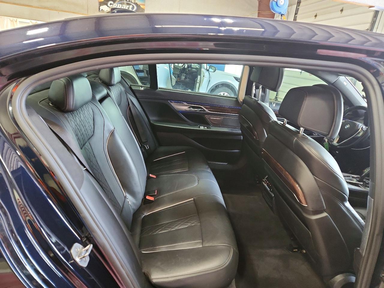 BMW 750 2017 — 11