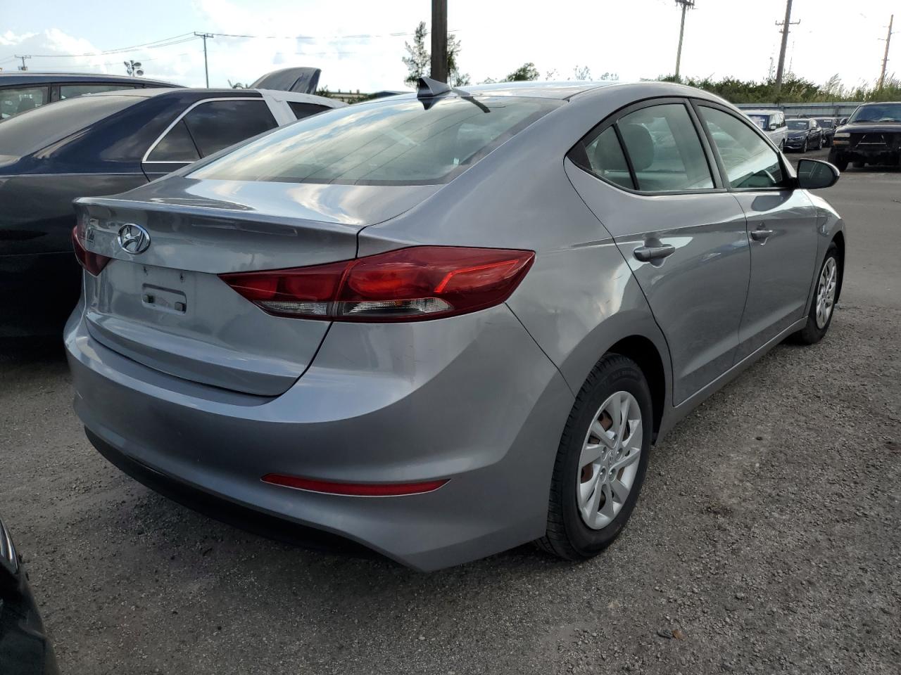 HYUNDAI ELANTRA 2017 — 4