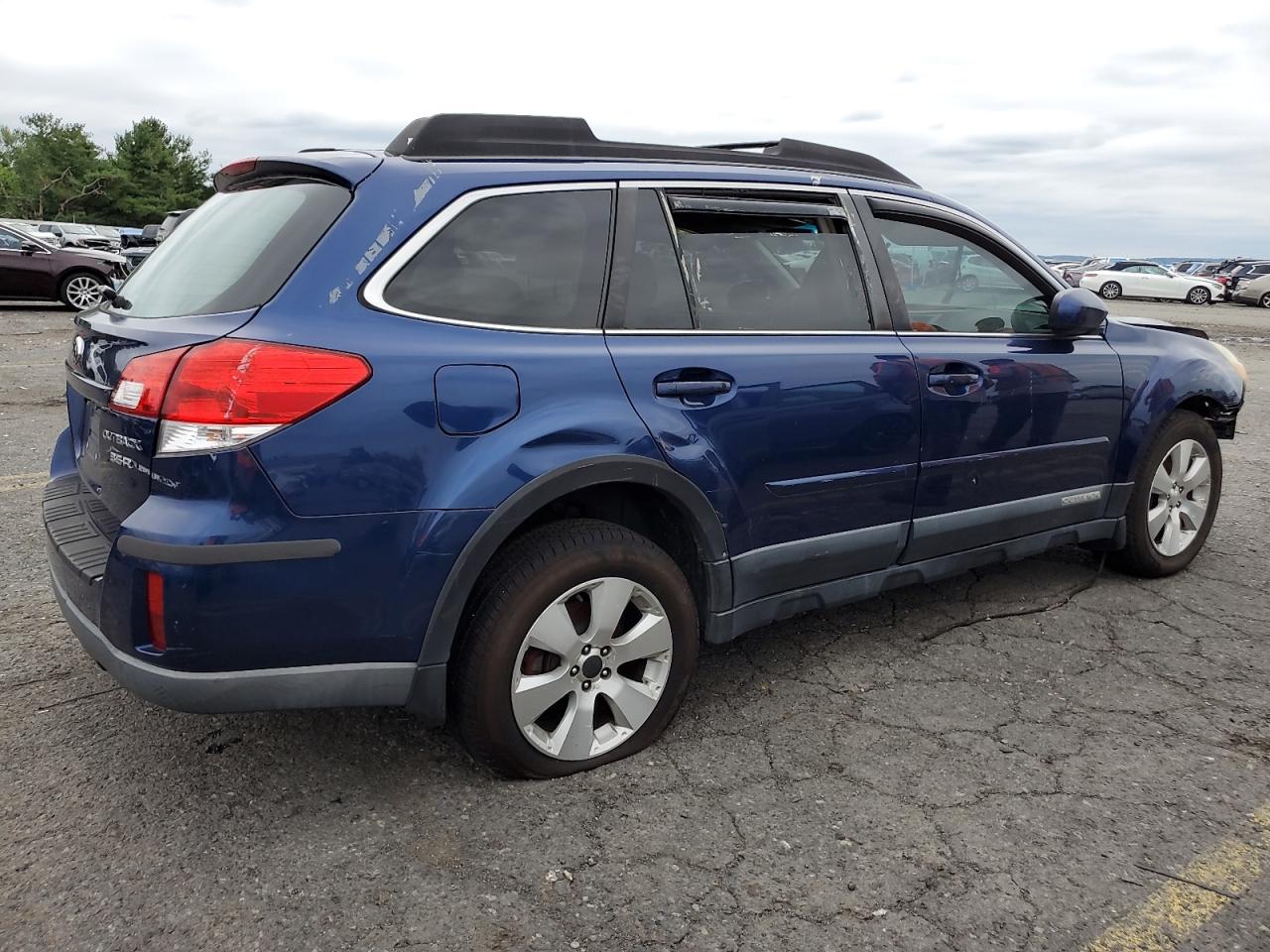 SUBARU OUTBACK 2011 — 4