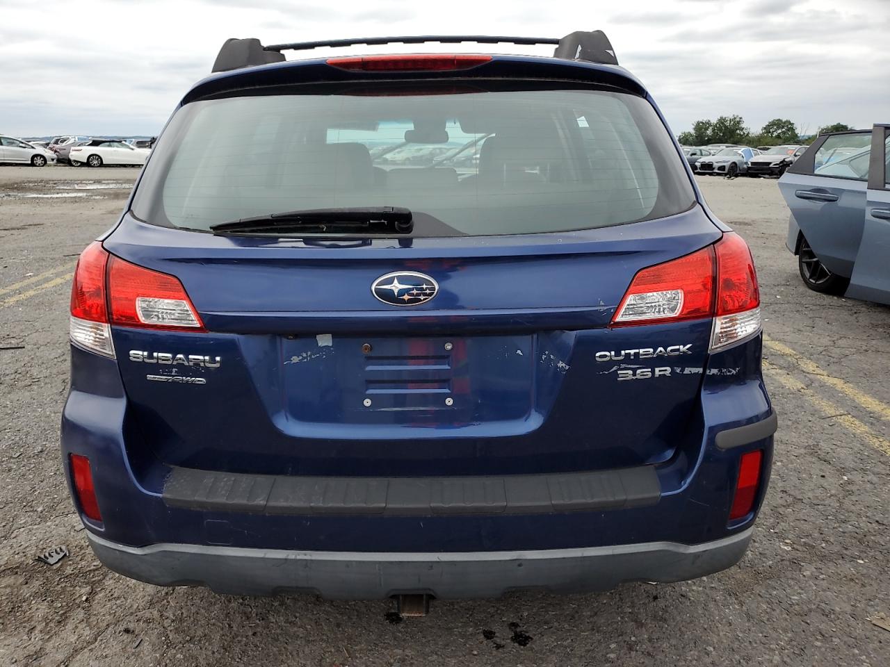 SUBARU OUTBACK 2011 — 7