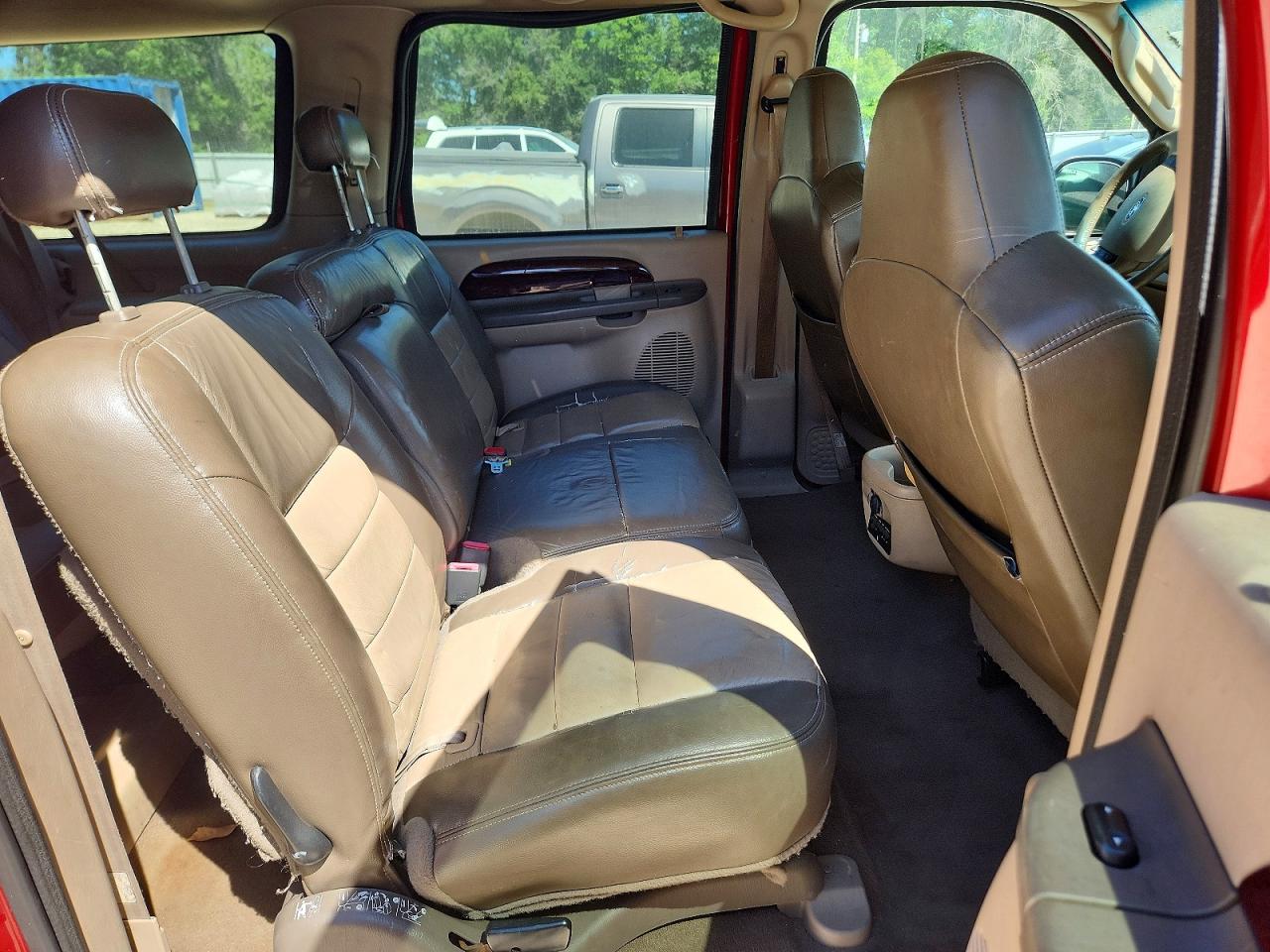 FORD EXCURSION 2004 — 12