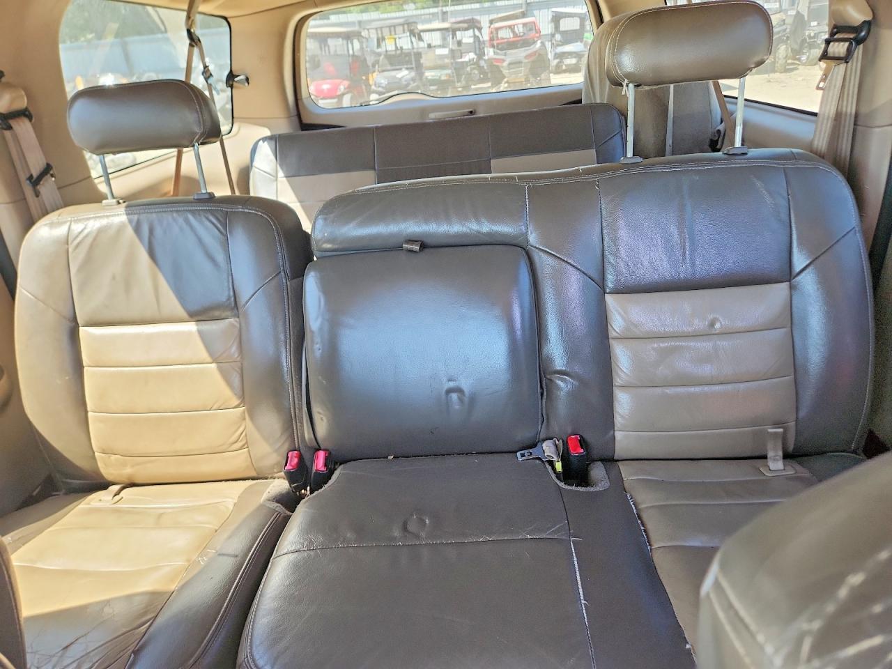 FORD EXCURSION 2004 — 11