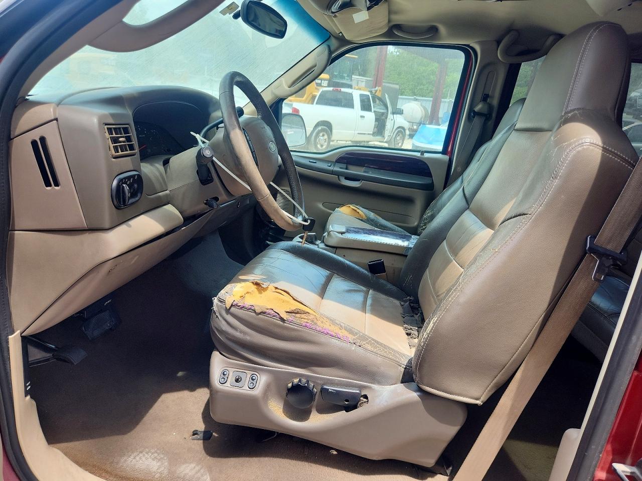 FORD EXCURSION 2004 — 8