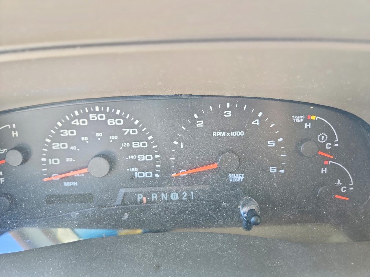 FORD EXCURSION 2004 — 10