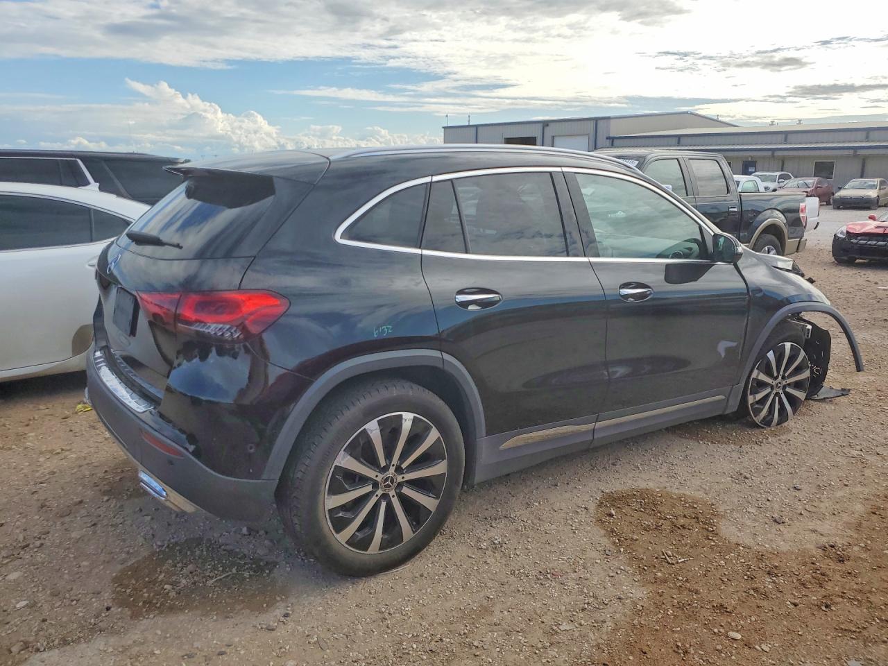 MERCEDES-BENZ GLA 2021 — 4