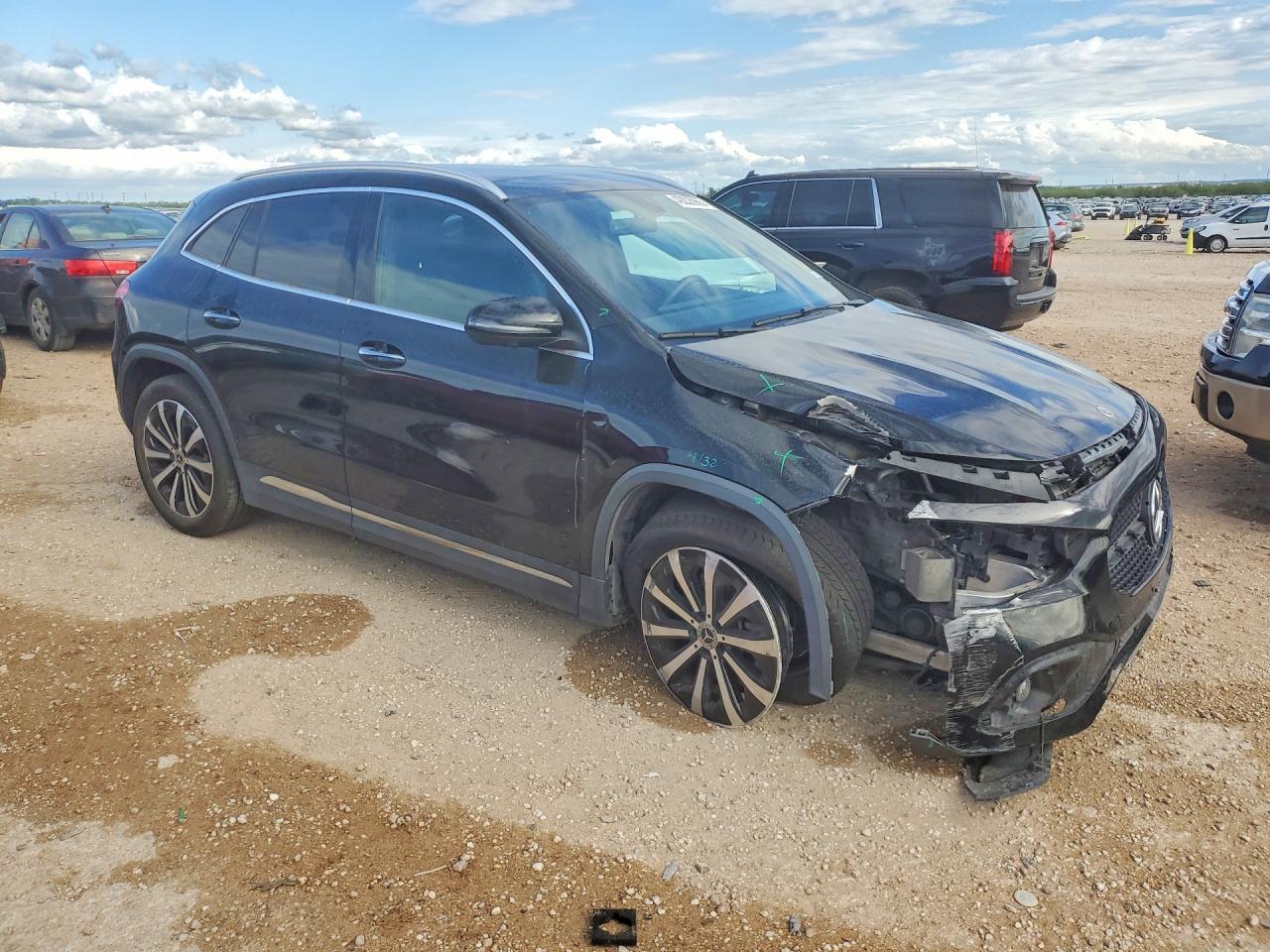 MERCEDES-BENZ GLA 2021 — 5