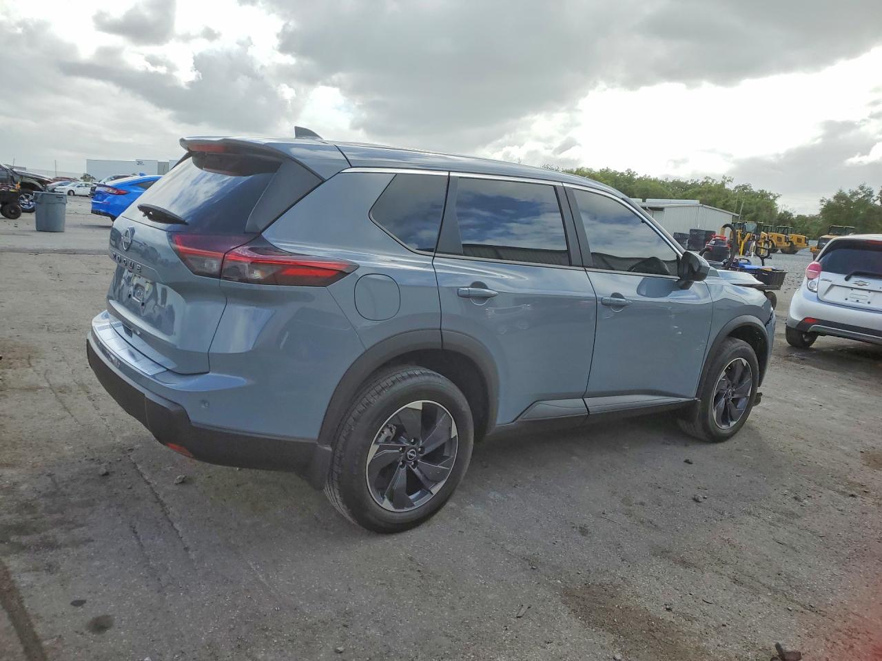 NISSAN ROGUE 2026 — 4