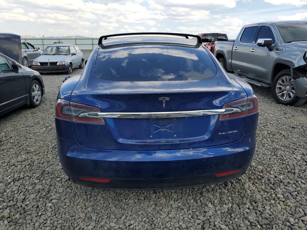 TESLA MODEL S 2020 — 7