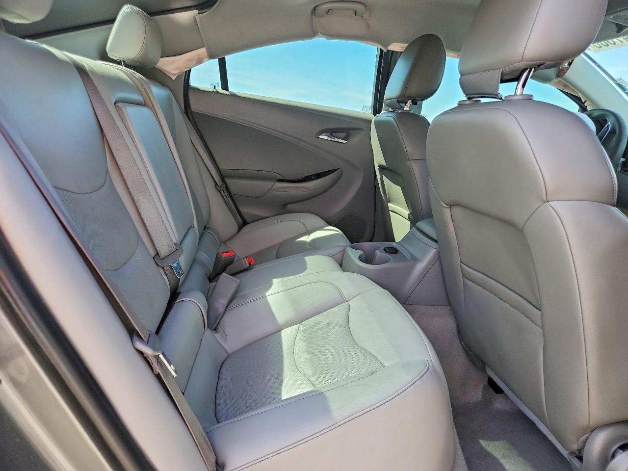 CHEVROLET VOLT 2017 — 11