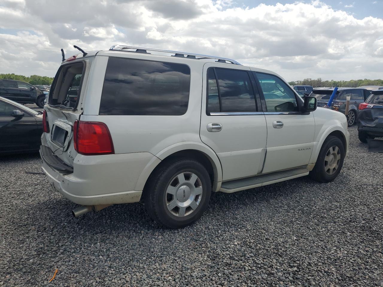 LINCOLN NAVIGATOR 2006 — 4
