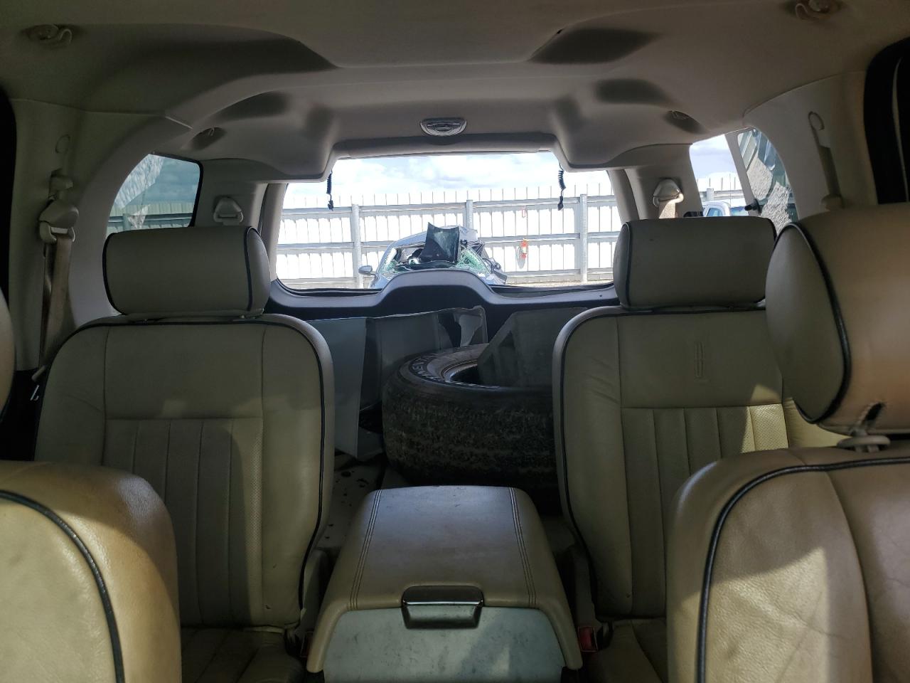 LINCOLN NAVIGATOR 2006 — 11