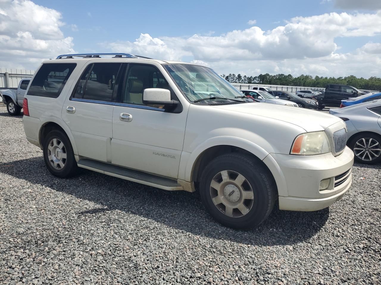 LINCOLN NAVIGATOR 2006 — 5