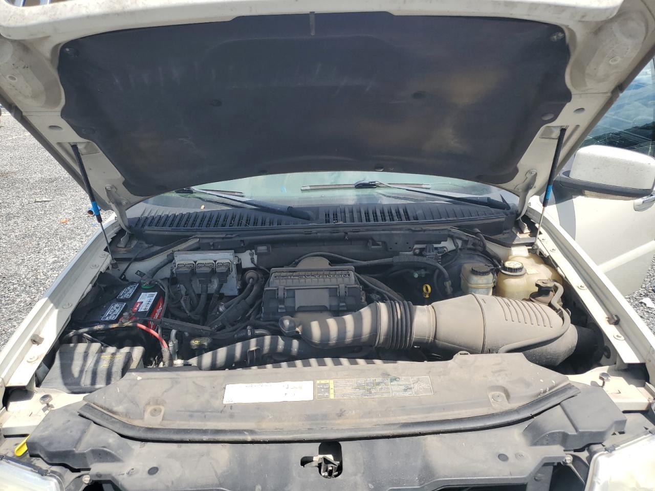 LINCOLN NAVIGATOR 2006 — 13