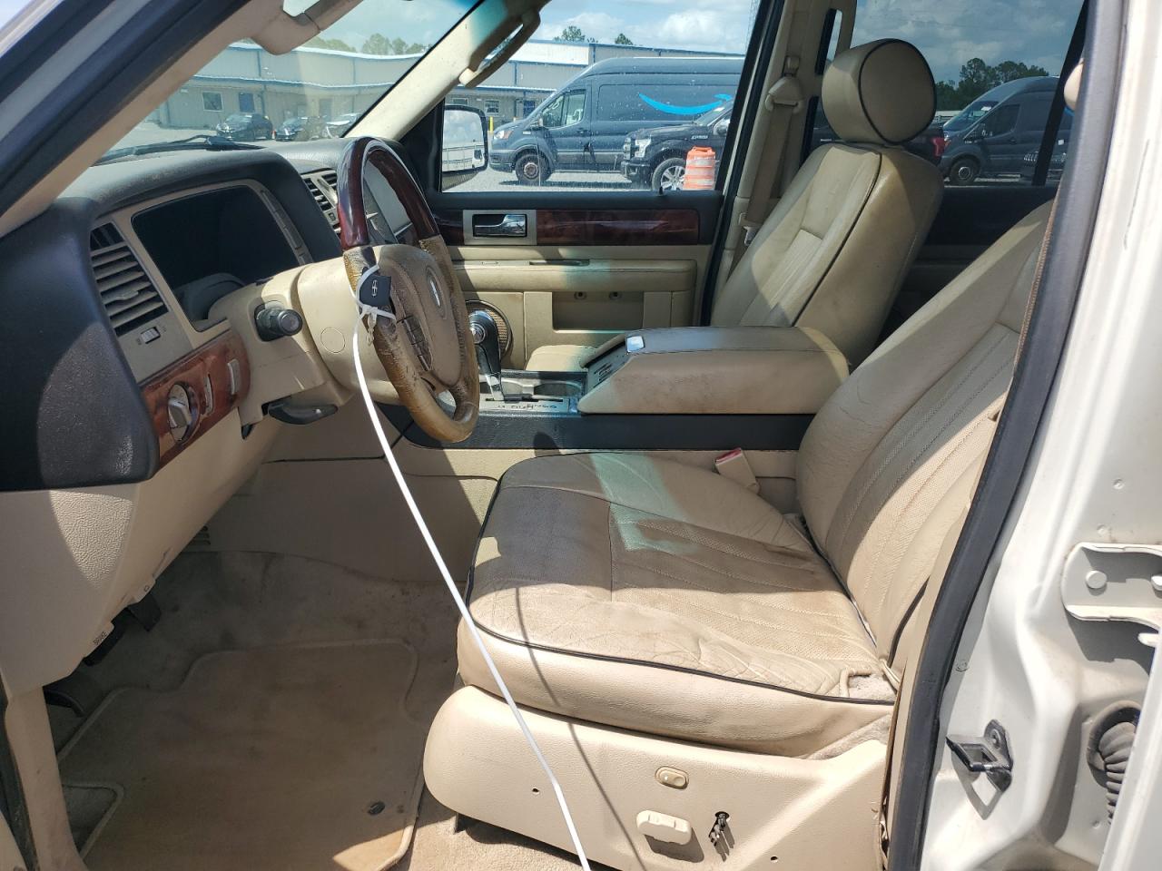LINCOLN NAVIGATOR 2006 — 8