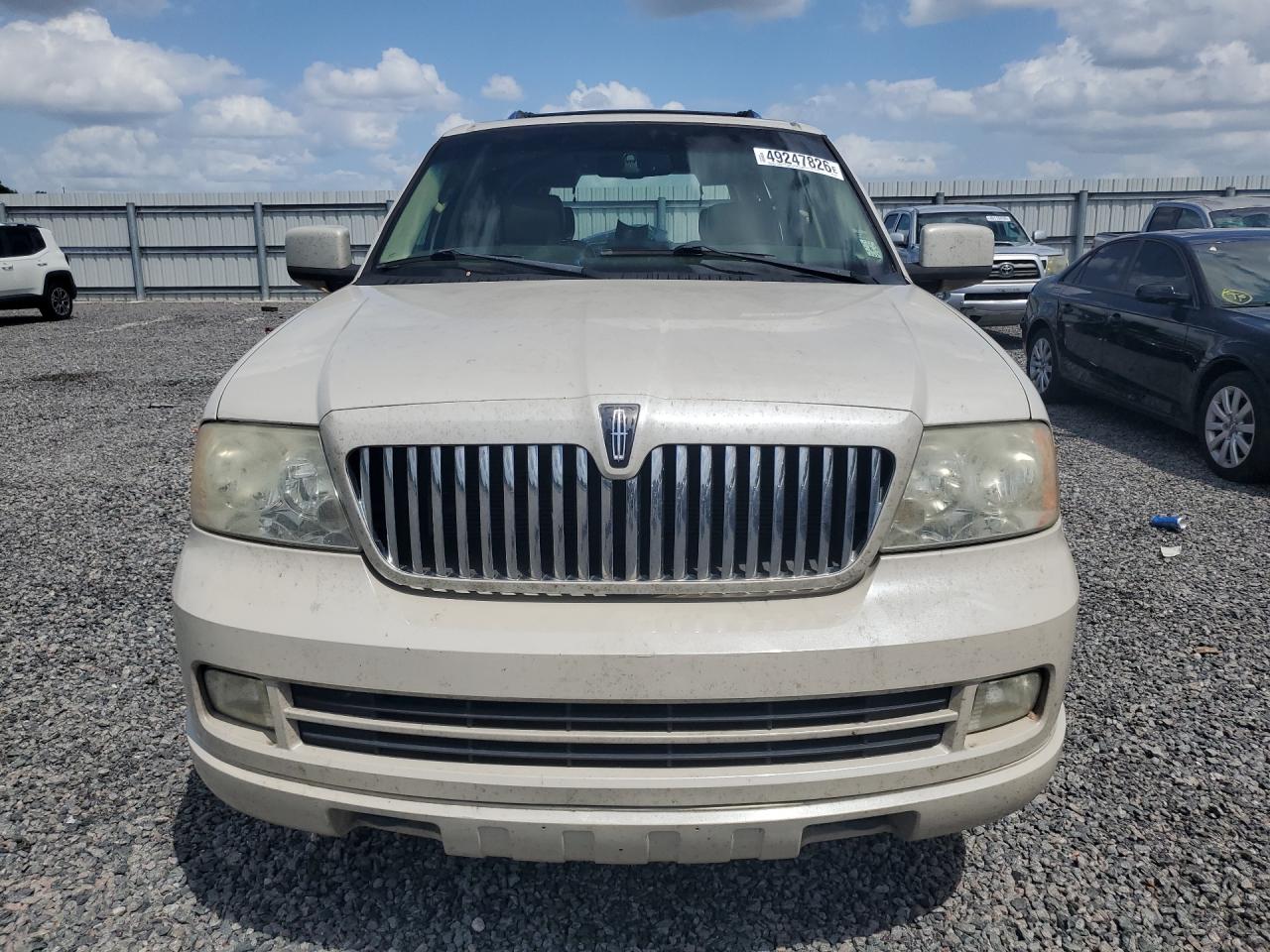LINCOLN NAVIGATOR 2006 — 6