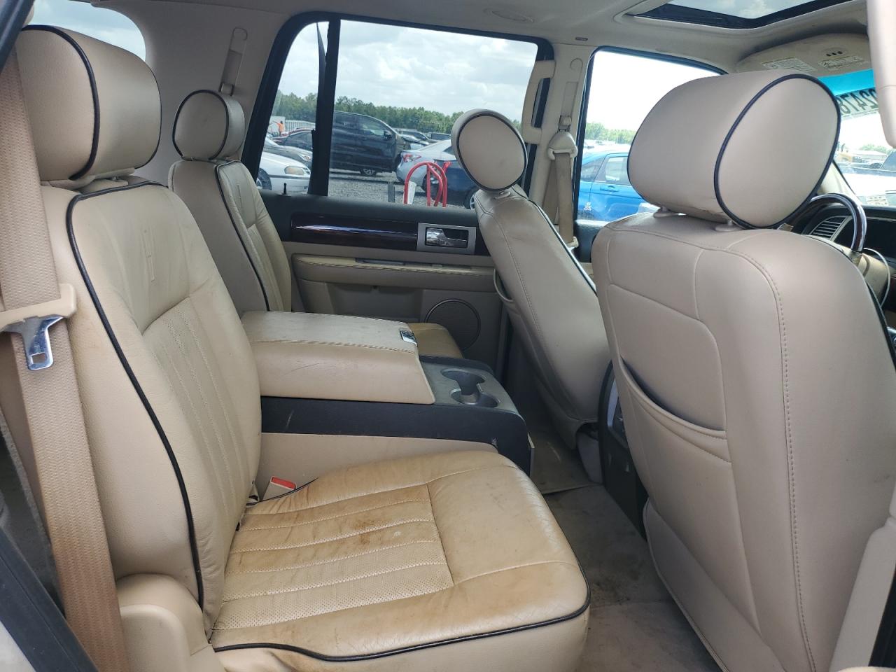 LINCOLN NAVIGATOR 2006 — 12