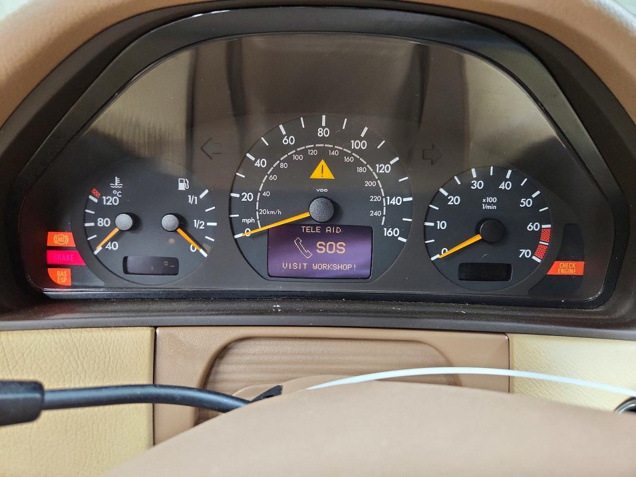 MERCEDES-BENZ E 2001 — 10