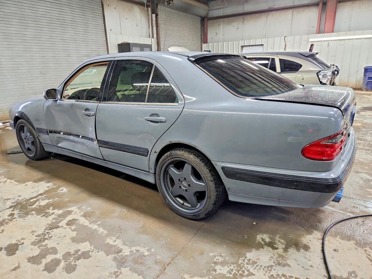 MERCEDES-BENZ E 2001 — 3