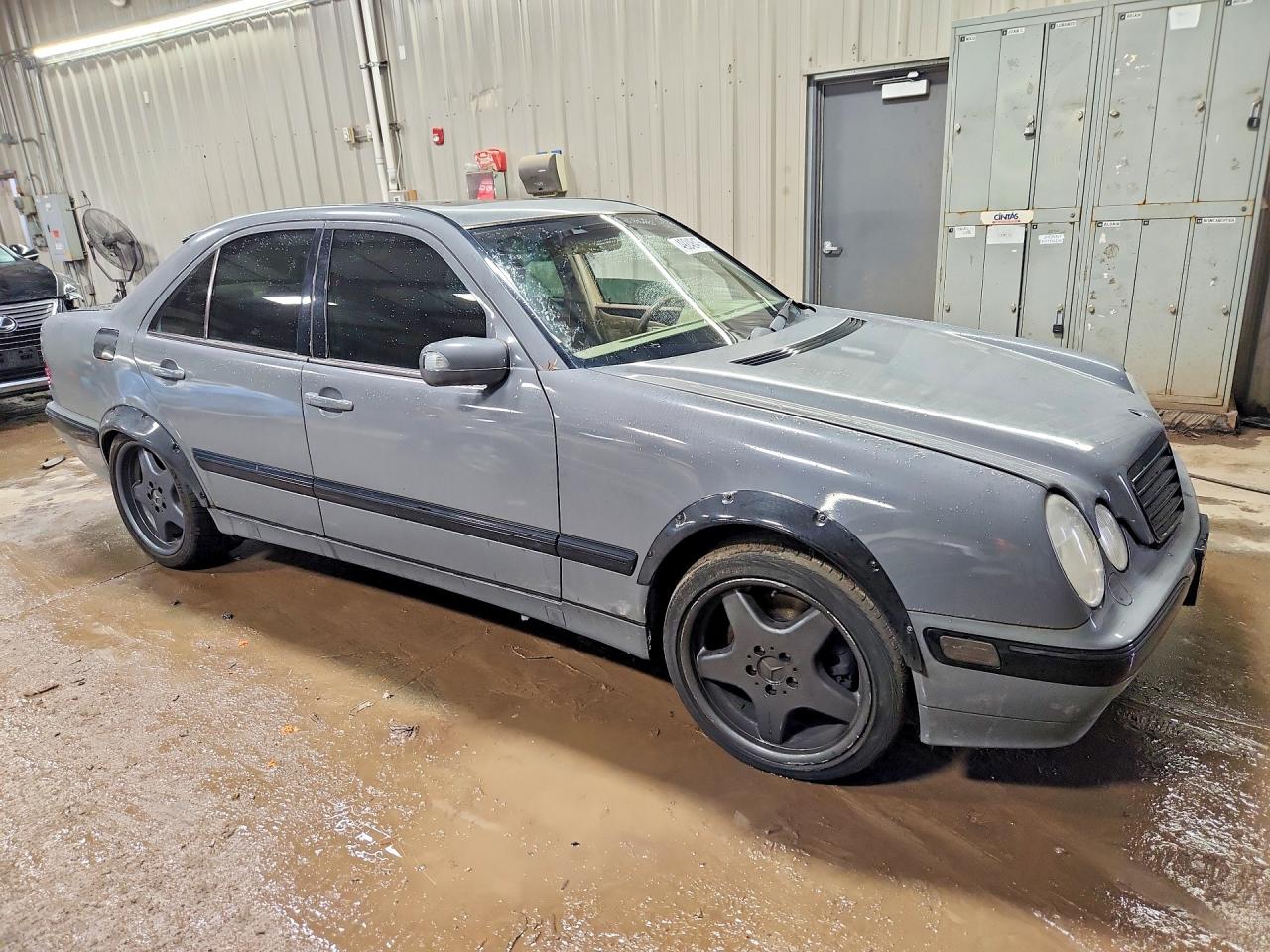 MERCEDES-BENZ E 2001 — 5