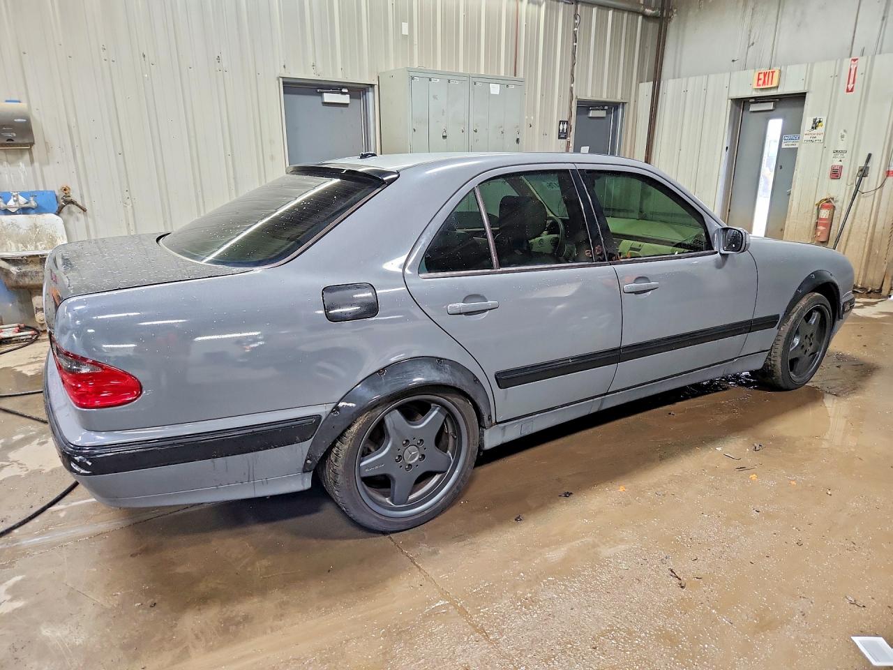 MERCEDES-BENZ E 2001 — 4