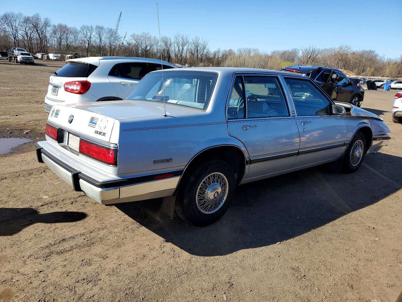 BUICK LESABRE 1989 — 4