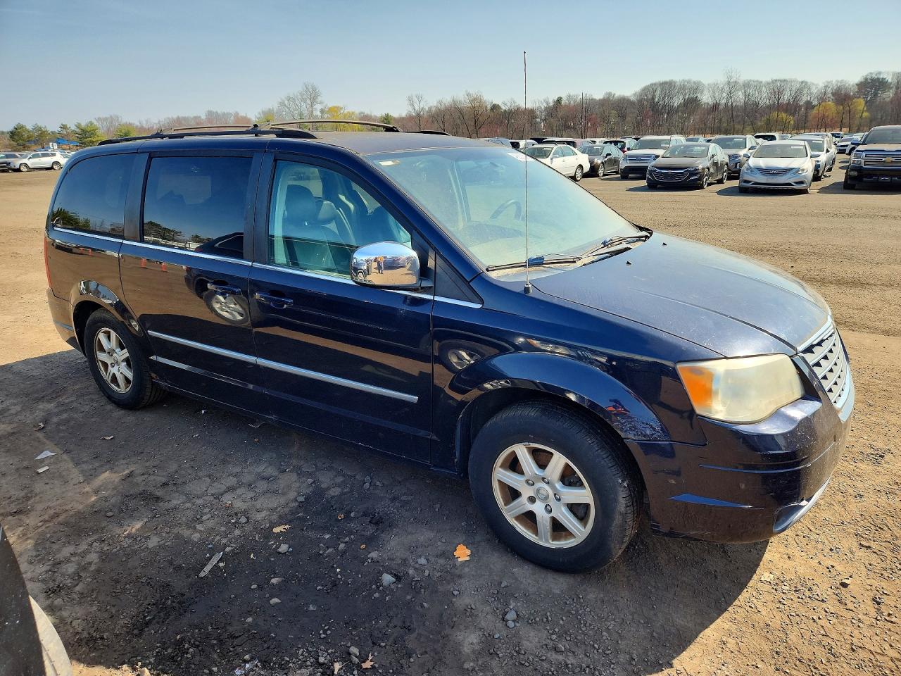 2010 CHRY TOWN AND COUNTRY
