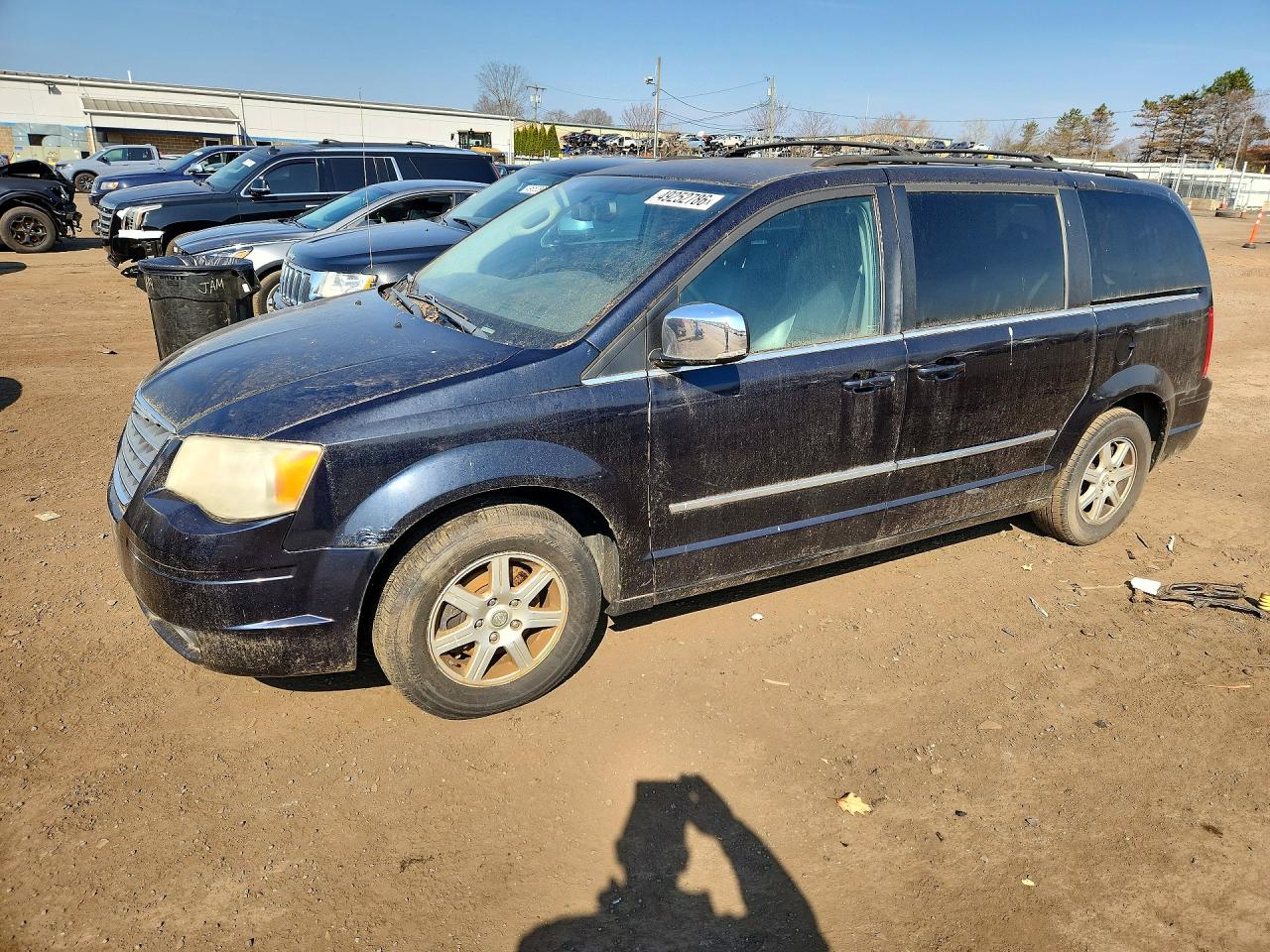 2010 CHRY TOWN AND COUNTRY