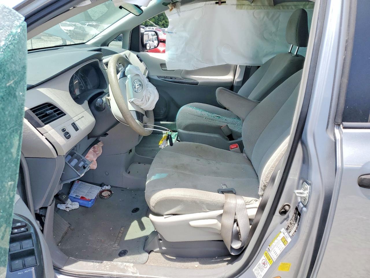 TOYOTA SIENNA 2014 — 8
