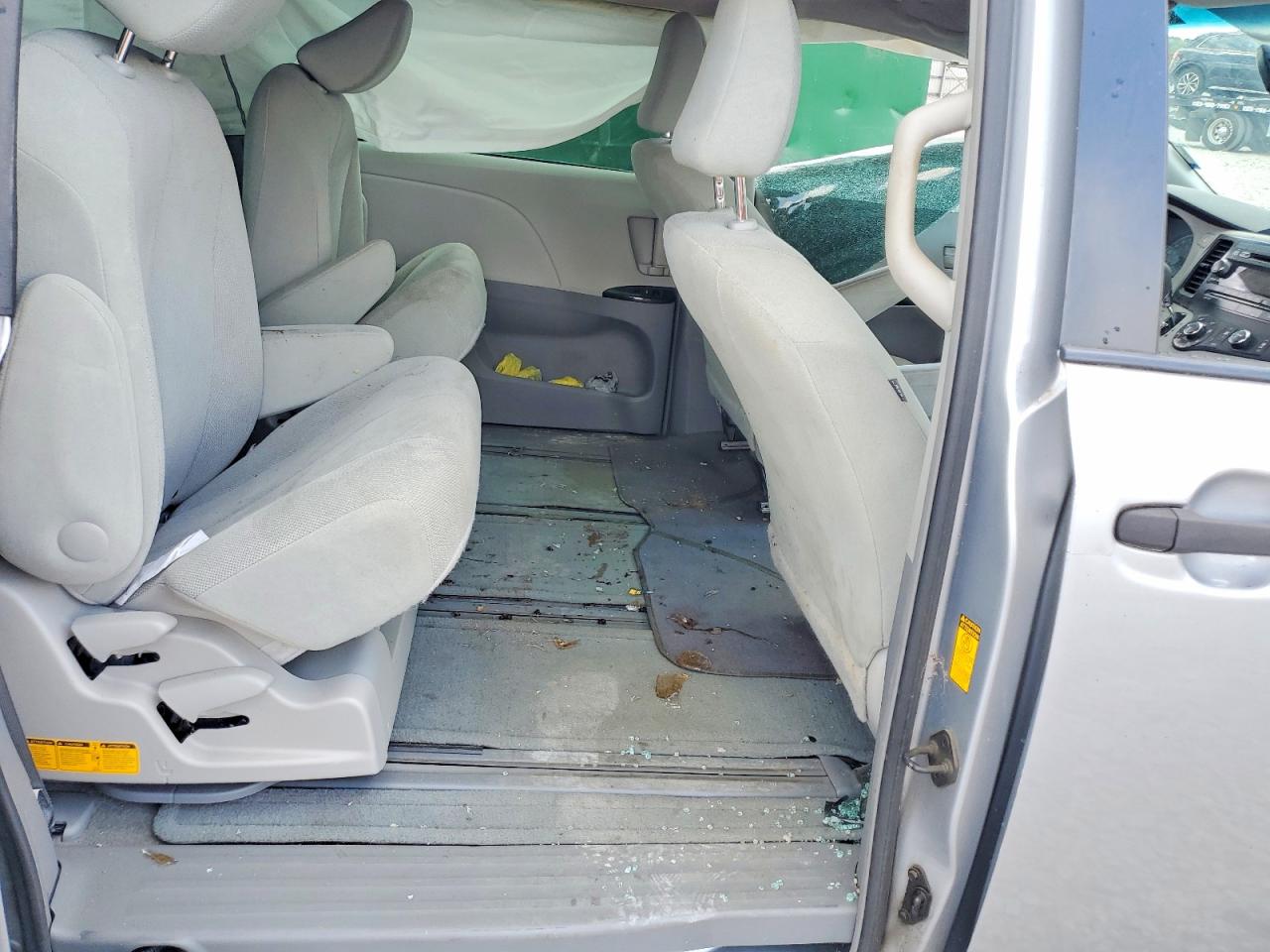 TOYOTA SIENNA 2014 — 12