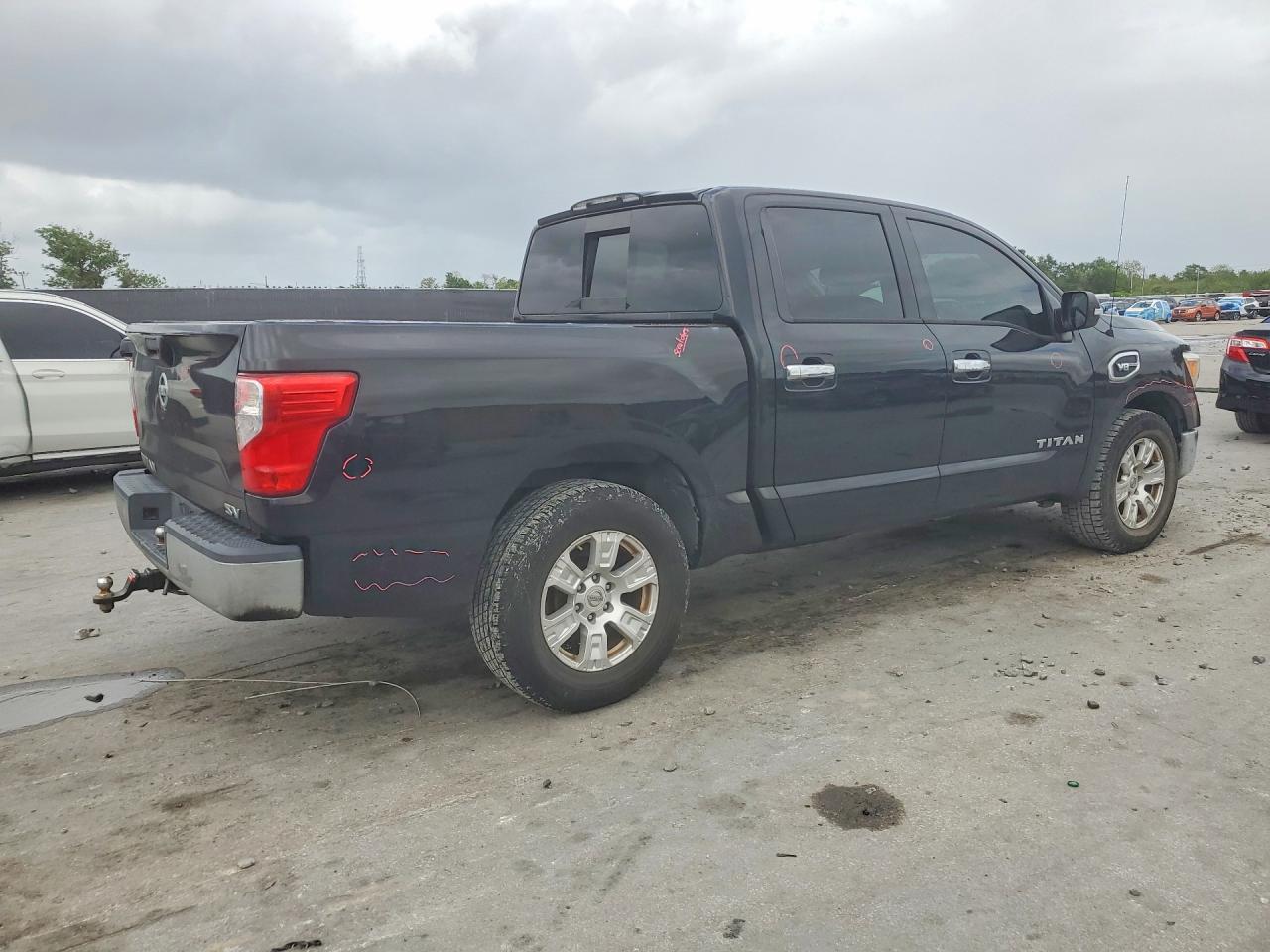 NISSAN TITAN 2017 — 4
