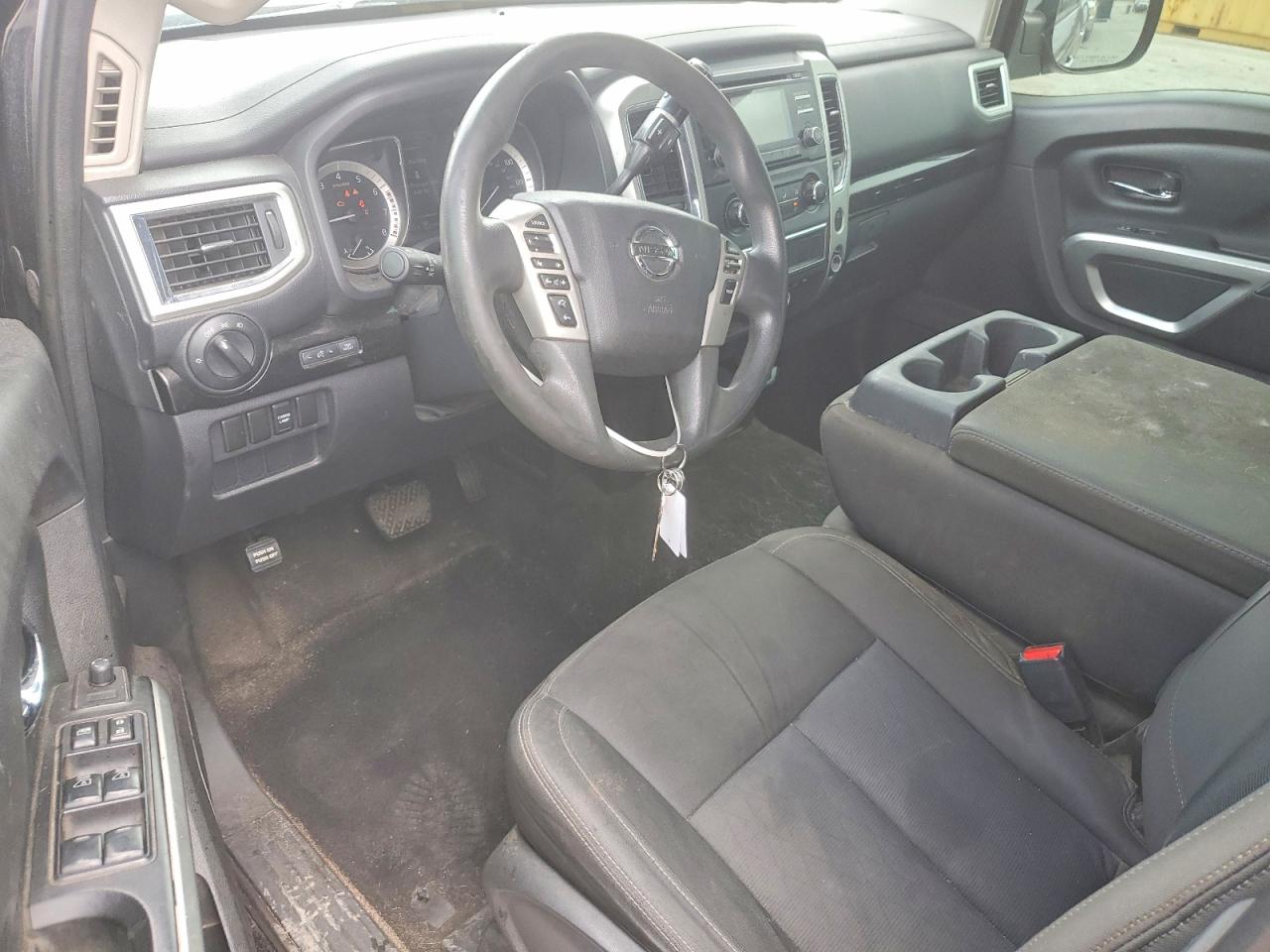 NISSAN TITAN 2017 — 9