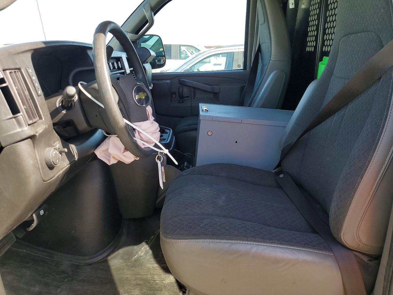 CHEVROLET EXPRESS G2500 2022 — 8