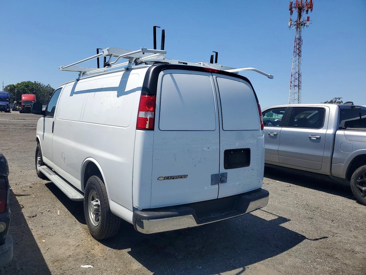 CHEVROLET EXPRESS G2500 2022 — 3