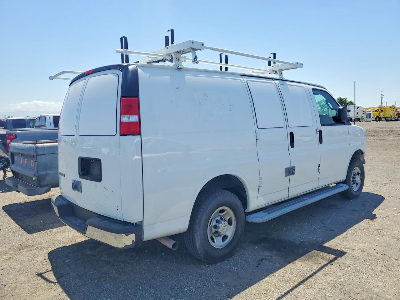 CHEVROLET EXPRESS G2500 2022 — 4