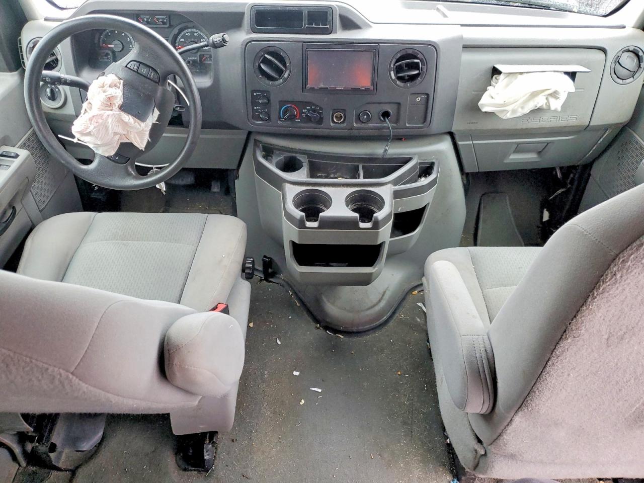 FORD ECONOLINE 2009 — 9