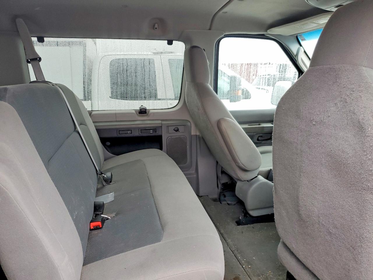 FORD ECONOLINE 2009 — 11