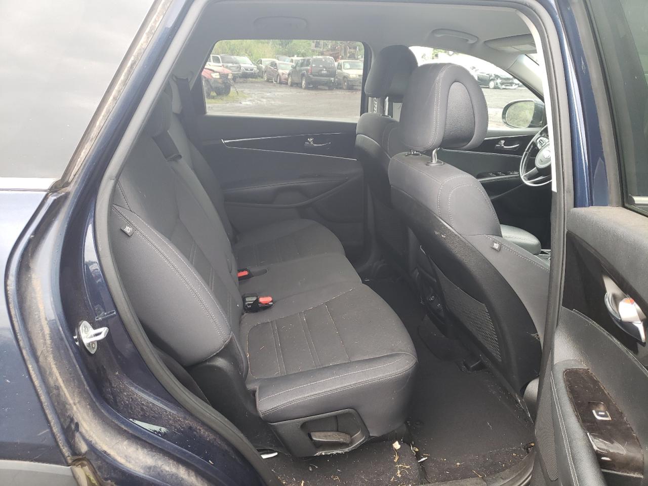 KIA SORENTO 2016 — 12