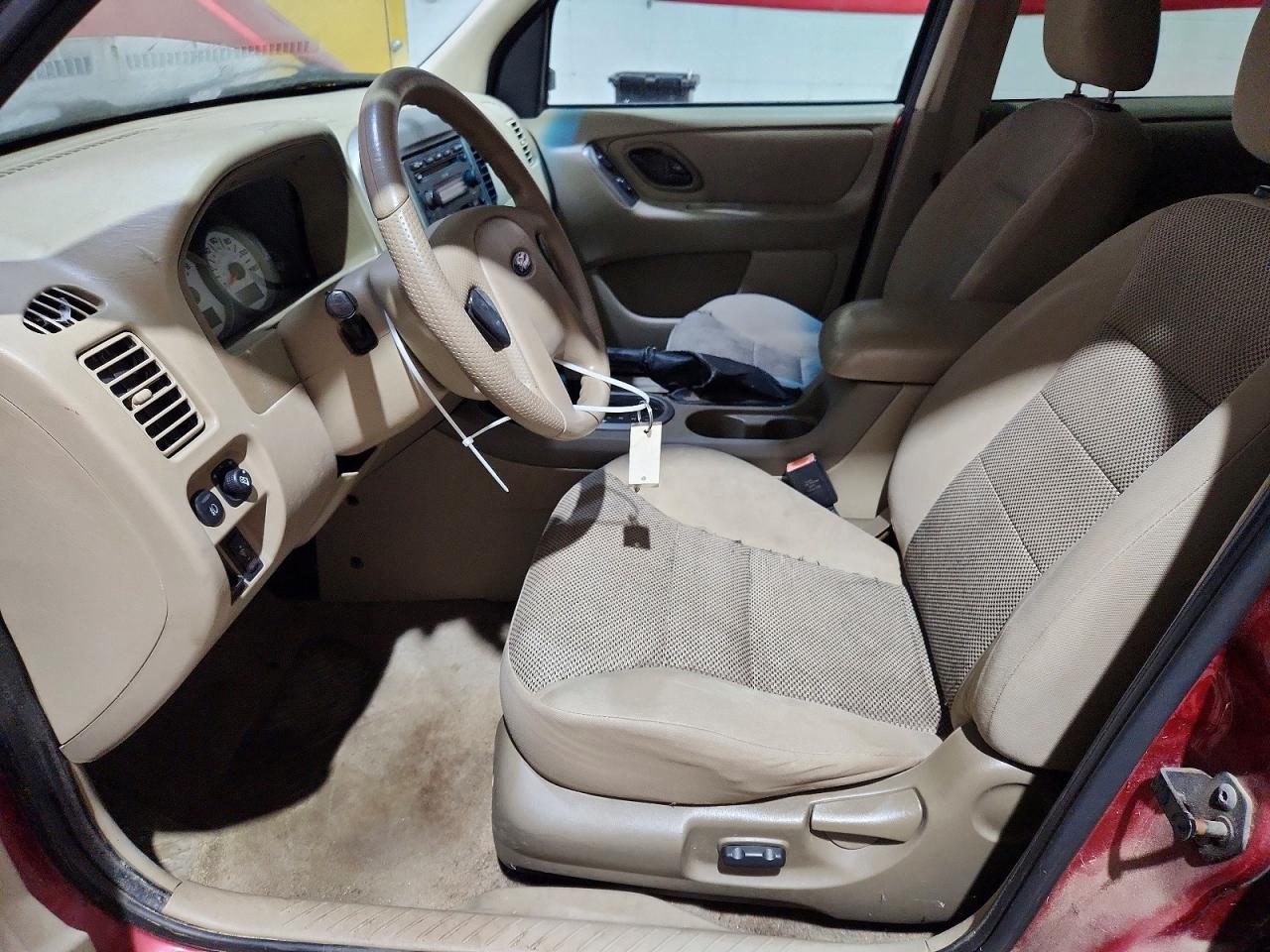 FORD ESCAPE 2005 — 8