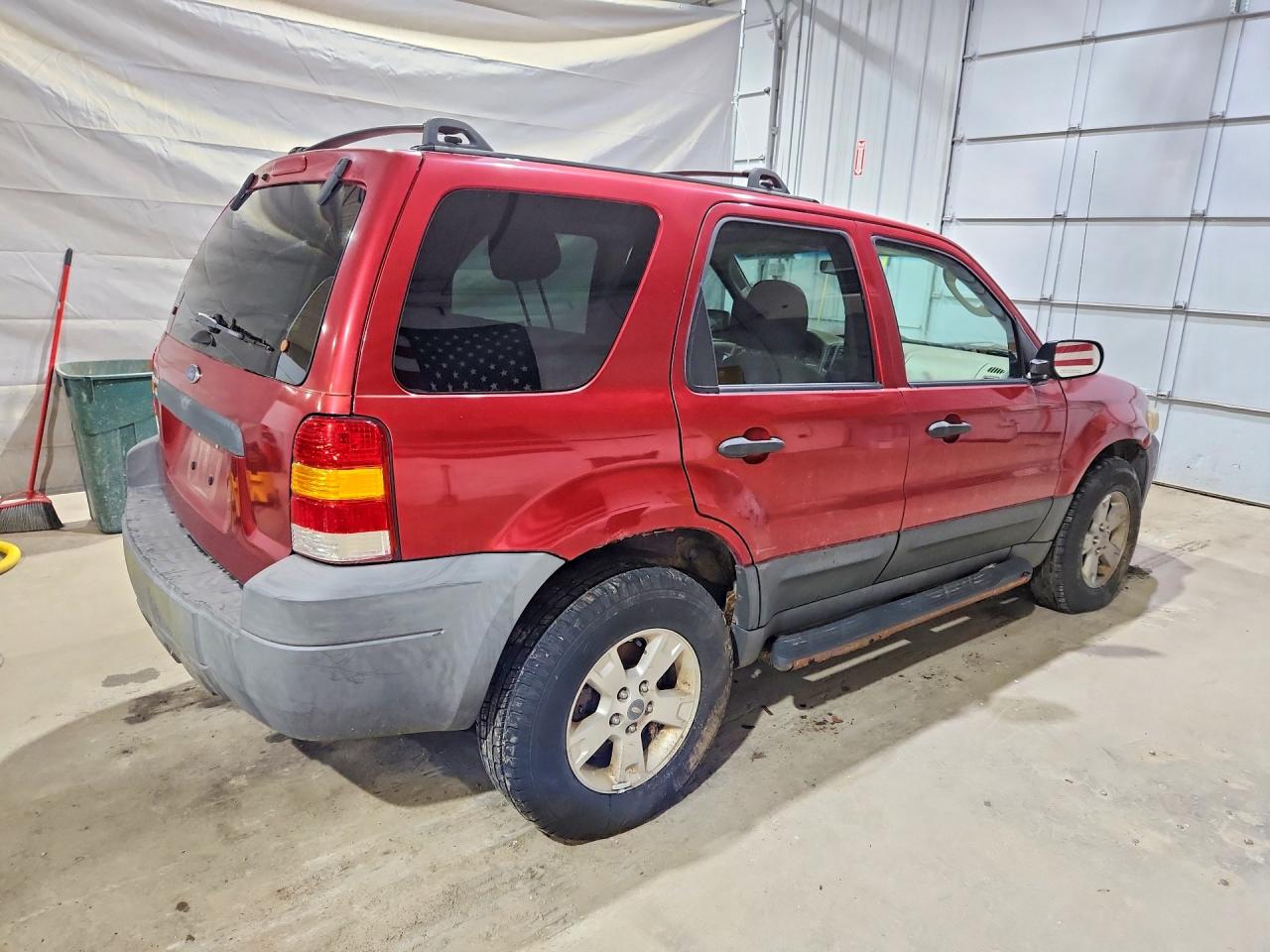 FORD ESCAPE 2005 — 4