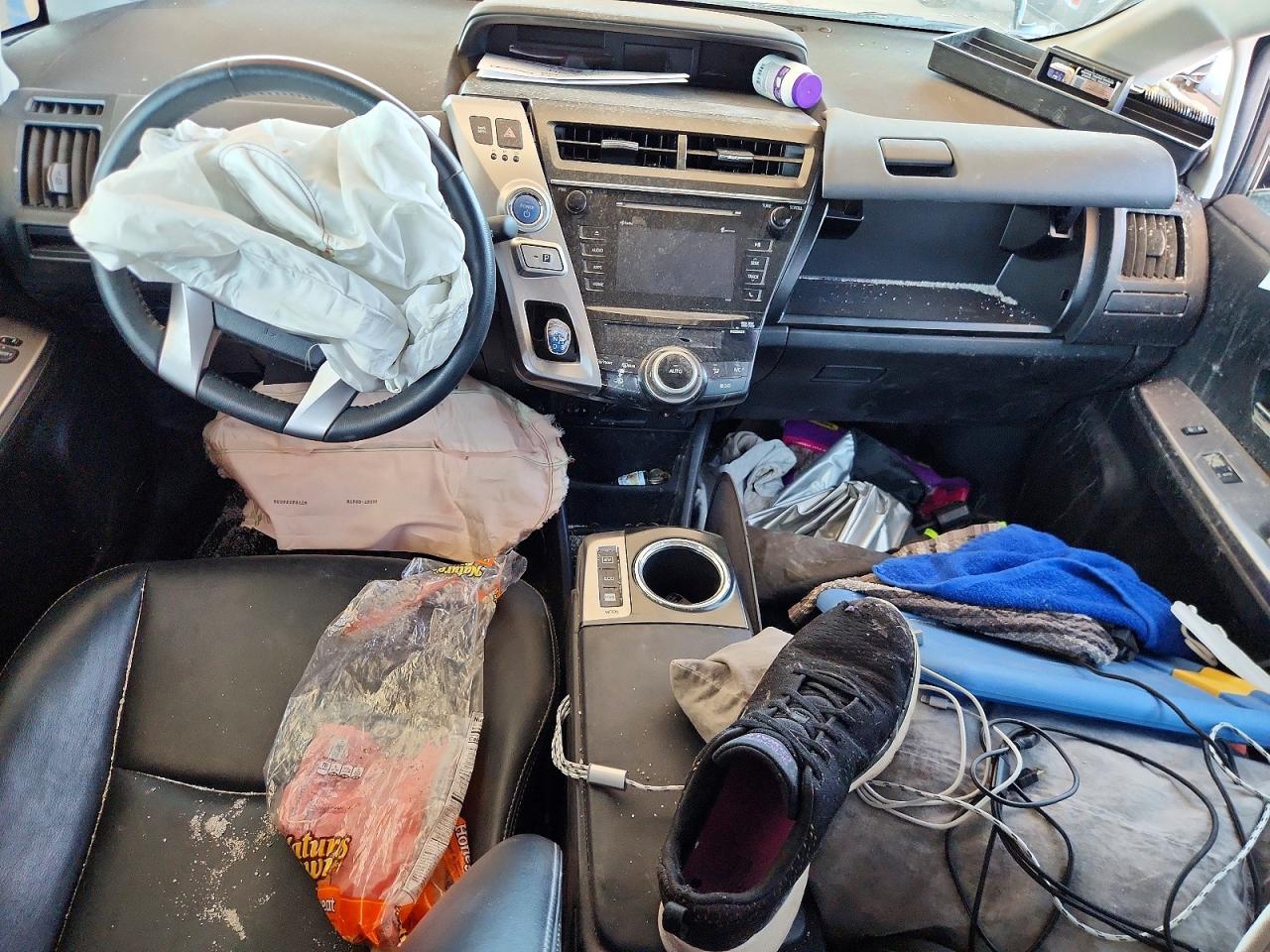 TOYOTA PRIUS V 2015 — 9