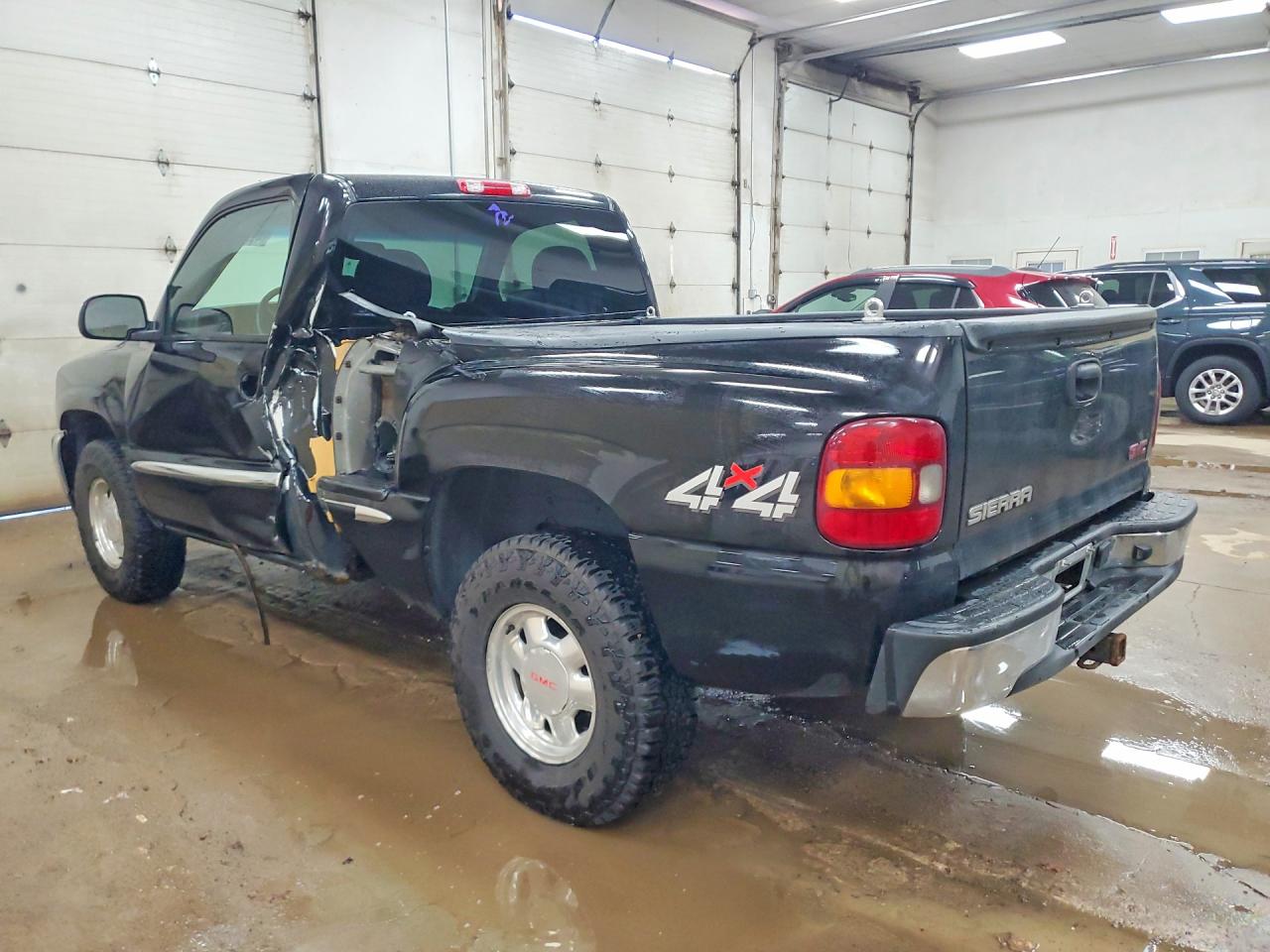 GMC NEW SIERRA 2002 — 3