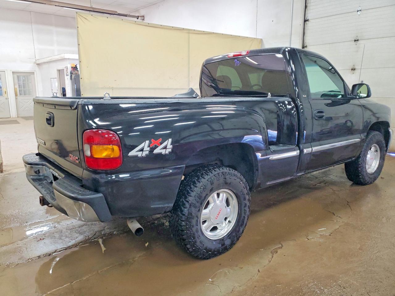 GMC NEW SIERRA 2002 — 4