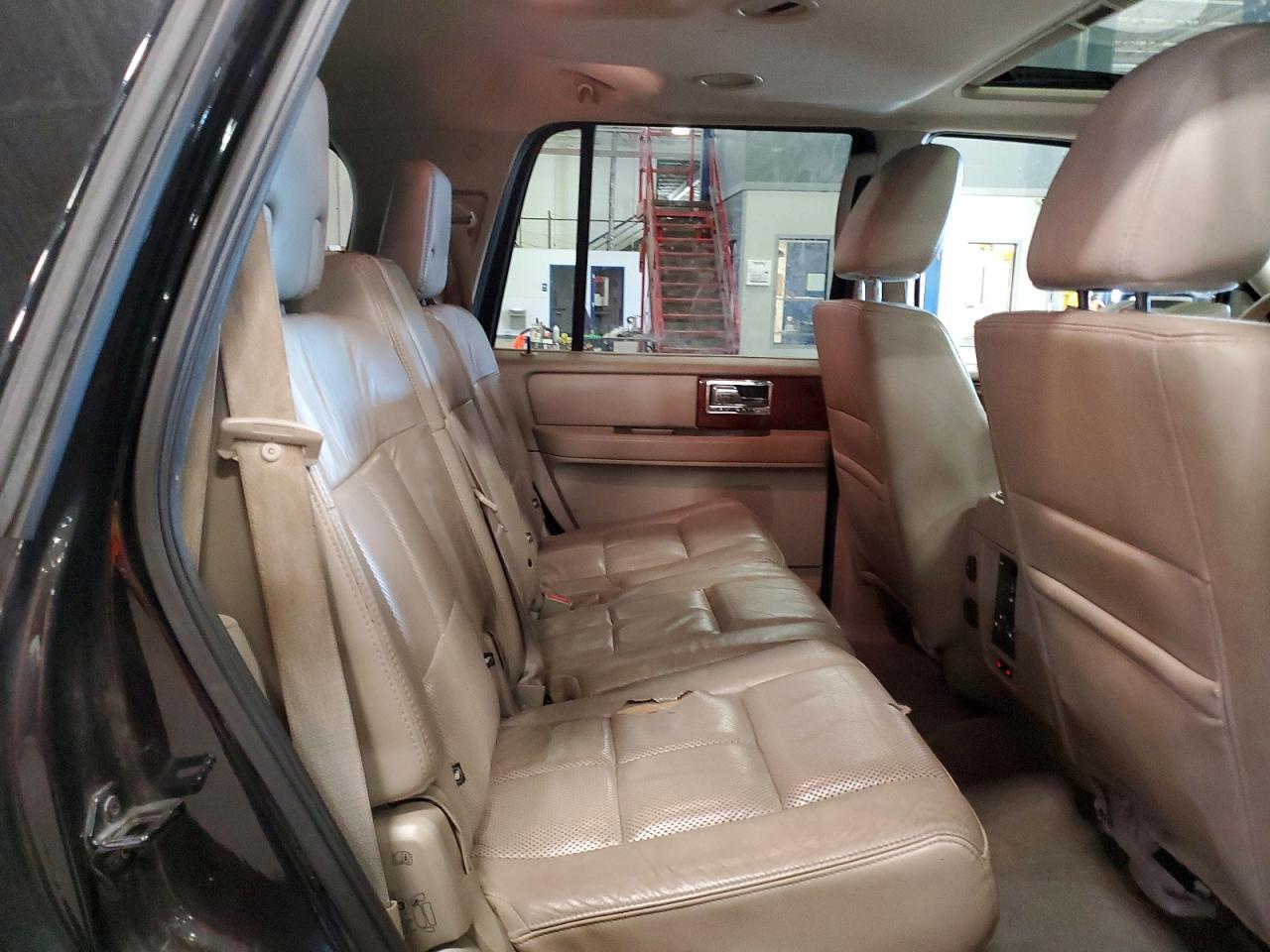 LINCOLN NAVIGATOR 2014 — 11
